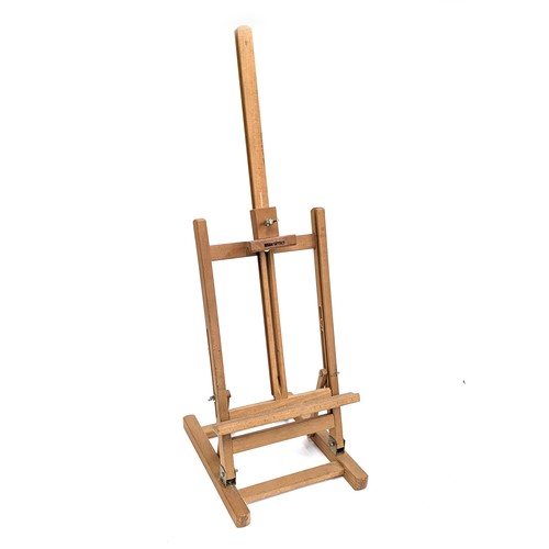 1005 - A tabletop easel