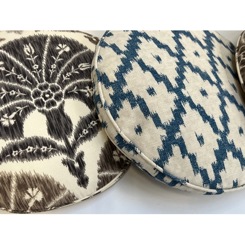 1078 - Four circular scatter cushions (2 pairs), approx. 33cmD