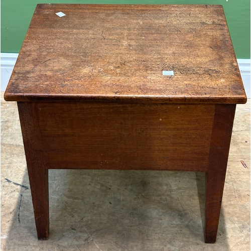 1108 - A George III mahogany commode stool, the hinged top opening to a turned pot lid (pot missing), 49x43... 