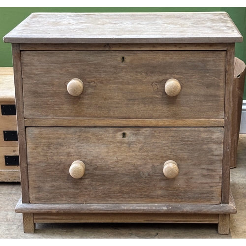 1218 - A small pine blanket box 75x41x34cmH; together with a small pine chest of two drawers 66cmW