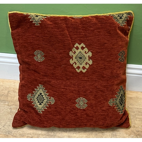 1311 - A throw cushion, 50x50cm