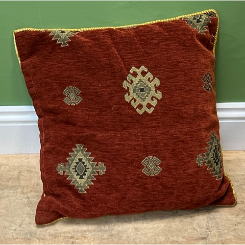1311 - A throw cushion, 50x50cm