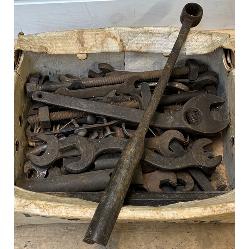 1271 - A quantity of vintage and even antique spanners, to include one adjustable, and a vintage socket set