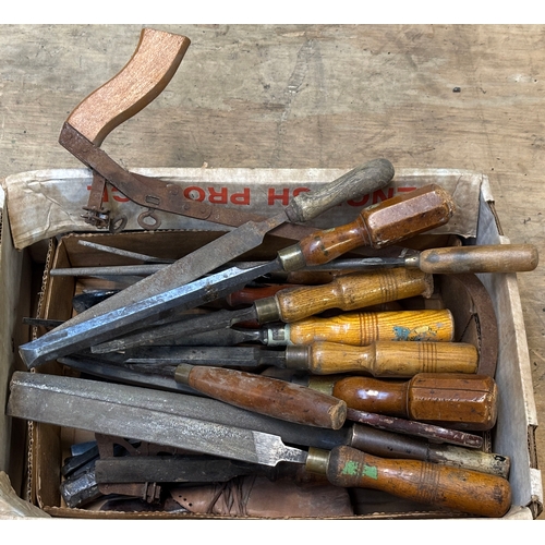 1272 - A quantity of vintage wooden handled chisels and files to include Marples