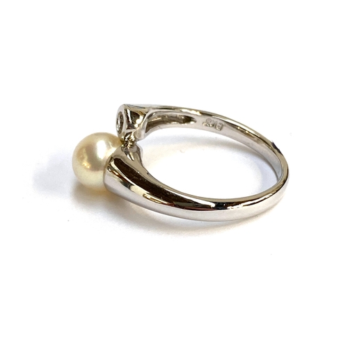 30 - A 14ct white gold, diamond and pearl crossover ring, the pearl 8mmD, size M, 4g