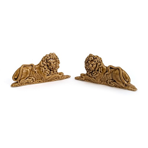 255 - A pair of 19th century Staffordshire lion figures, 17cmL 9cmH