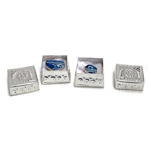 28 - Two 925 silver mounted Chinese porcelain rings, gross weight 29.8g
