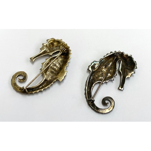3 - A pair of silver seahorse brooches, 5.3cmL, gross weight 25g