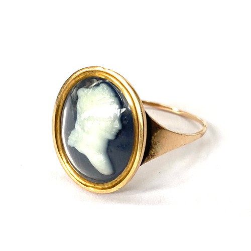 1 - A Georgian gold mounted cameo ring, the glass cameo depicting a woman in profile facing right, glaze... 