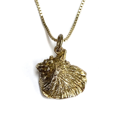 60 - A 925 silver conch shell pendant, 1.8cmW, on a silver chain, 39cmL unclasped, 6g