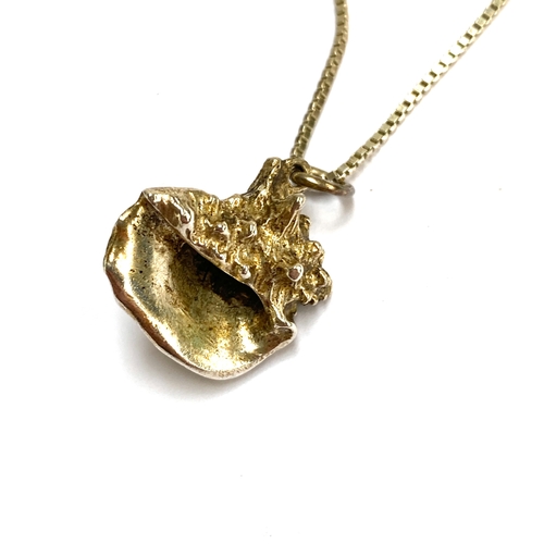 60 - A 925 silver conch shell pendant, 1.8cmW, on a silver chain, 39cmL unclasped, 6g
