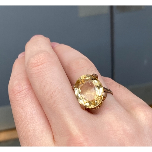 18 - A 9ct gold citrine ring, the citrine approx. 19x15mm, size O 1/2, 7.6g