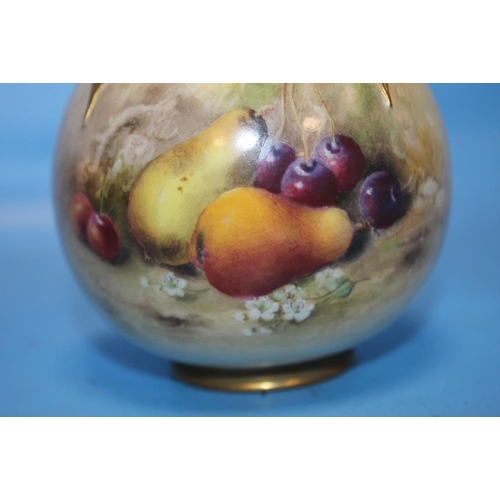 105 - A HAND PAINTED ROYAL WORCESTER VASE F126 SHAPE WITH FRUIT DECORATION, HEIGHT APPROX. 13 CM, SIGNATUR... 