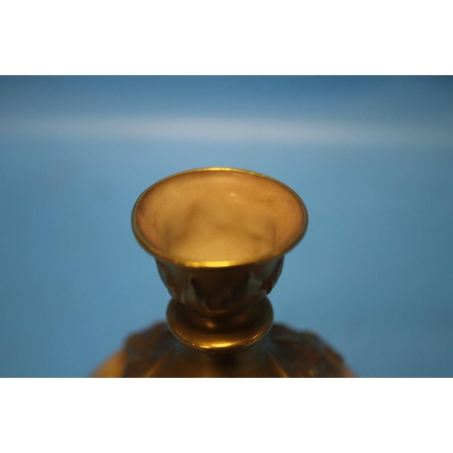 106 - A HAND PAINTED ROYAL WORCESTER VASE, F126 SHAPE, ROSE DECORATION, SIGNED M. HUNT, HEIGHT APPROX. 13 ... 