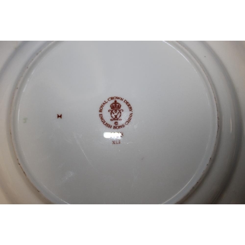 122 - TWO ROYAL CROWN DERBY 'IMARI' PATTERN PLATES, ONE APPROX. 26 X 24 CM, THE OTHER 22 X 22CM  (2)