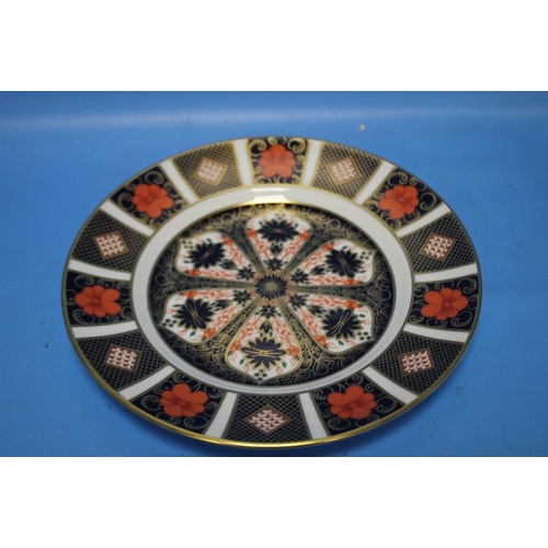 122 - TWO ROYAL CROWN DERBY 'IMARI' PATTERN PLATES, ONE APPROX. 26 X 24 CM, THE OTHER 22 X 22CM  (2)