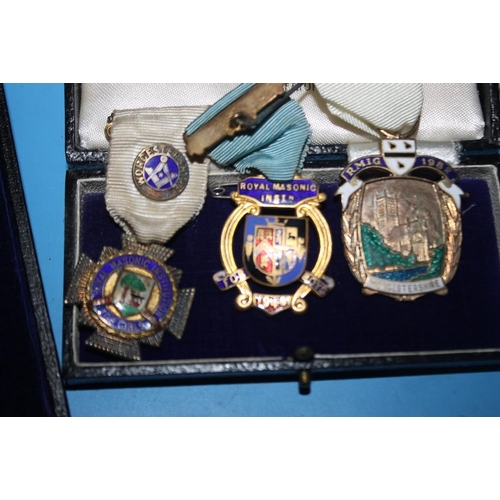 144 - A COLLECTION OF MASONIC REGALIA MAINLY WARWICKSHIRE