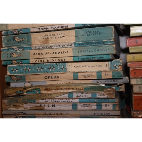 154 - A COLLECTION OF PENGUIN AND PELICAN PAPERBACKS (48)