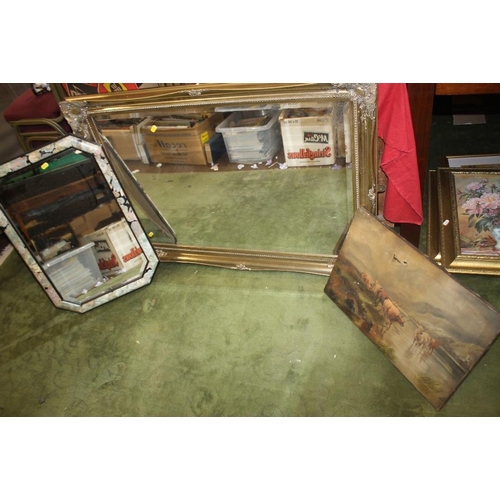 32 - A LARGE GILT FRAMED MIRROR APPROX. 105 X 75 CM TOGETHER WITH ANOTHER MIRROR AND AN OIL ON CANVAS OF ... 
