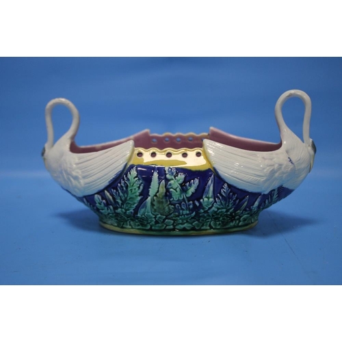 88 - A MAJOLICA TWIN HANDLED SWAN BOWL, NO MARKS