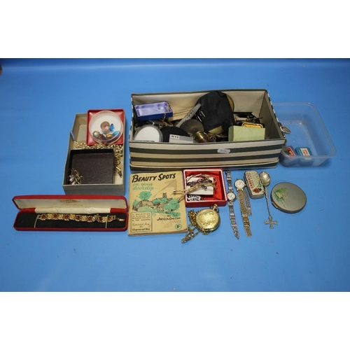 114 - A QUANTITY OF COSTUME JEWELLERY AND POWDER COMPACTS