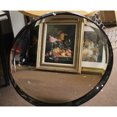 19 - A CIRCULAR FRAMED MIRROR DIAMETER 80 CM