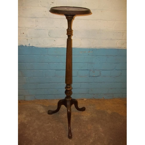 640 - AN ANTIQUE TORCHERE PLANT STAND