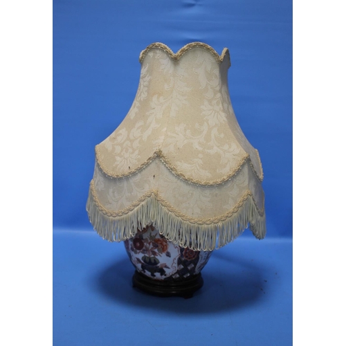 90 - AN ORIENTAL STYLE TABLE LAMP