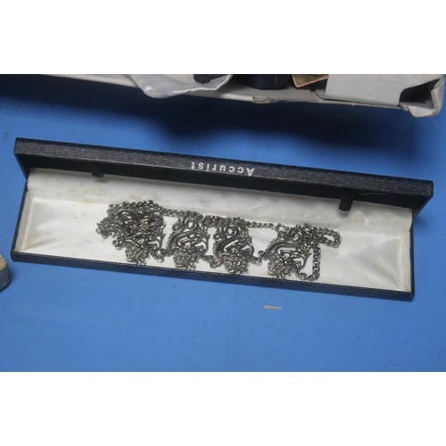 102 - A QUANTITY OF COSTUME JEWELLERY