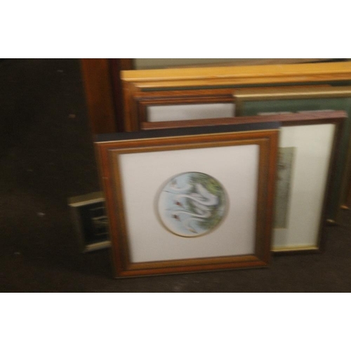 76 - A QUANTITY OF PICTURES AND PRINTS
