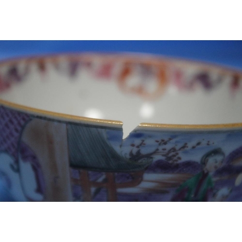 90 - A MANDARIN PALETTE CHINESE EXPORT FAMILLE PORCELAIN BOWL, DECORATED WITH PANELS OF FIGURES, DEPTH 14... 