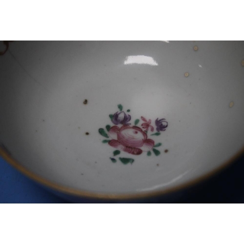90 - A MANDARIN PALETTE CHINESE EXPORT FAMILLE PORCELAIN BOWL, DECORATED WITH PANELS OF FIGURES, DEPTH 14... 