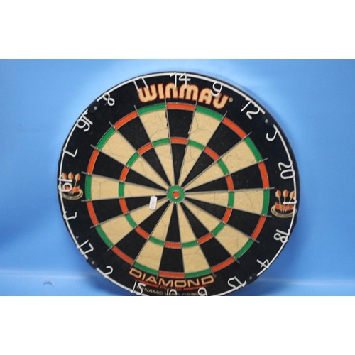 118 - A WINMAU DARTBOARD WITH COVER, DARTS AND FLIGHTS