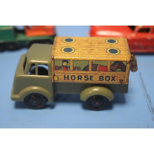 119 - A SELECTION OF DINKY VEHICLES TO INCLUDE ROYAL TIGER BUS, MERCEDES BENZ 237, BIG BEDFORD TRUCK 522, ... 