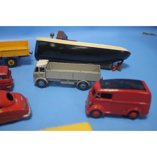 119 - A SELECTION OF DINKY VEHICLES TO INCLUDE ROYAL TIGER BUS, MERCEDES BENZ 237, BIG BEDFORD TRUCK 522, ... 