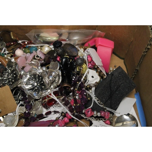 121 - A TRAY OF COSTUME JEWELLERY