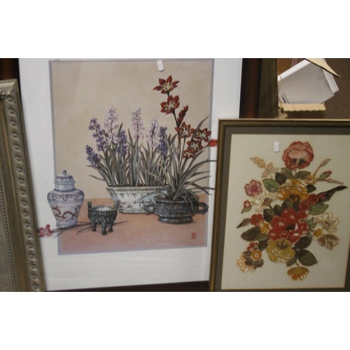 40 - THREE FRAMED AND GLAZED BOTANICAL STYLE PRINTS TOGETHER WITH A DECORATIVE MIRROR, APPROX. 85 X 56 CM