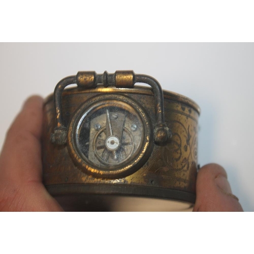 80 - A SMALL 19TH CENTURY DRUM CARRIAGE CLOCK WITH LEVER ESCAPEMENT WINDOW AND WHITE ENAMEL DIAL, D 6 CM