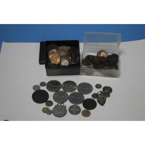 92 - A COLLECTION OF BRITISH AND WORLD COINS TO INCLUDE COMMEMORATIVES