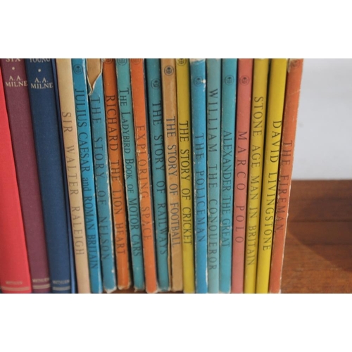 119 - WINNIE-THE-POOH' COLLECTORS' EDITION, boxed set of four facsimile books published by Methuen 1999, t... 