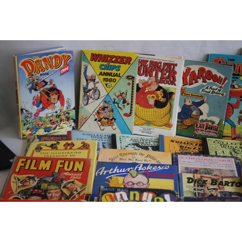 129 - A COLLECTION OF DAILY MAIL ANNUALS FOR BOYS AND GIRLS (15) together with, 'Black Bob The Dandy Wonde... 