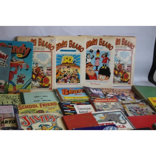 129 - A COLLECTION OF DAILY MAIL ANNUALS FOR BOYS AND GIRLS (15) together with, 'Black Bob The Dandy Wonde... 