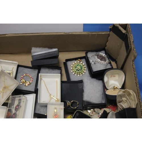 14 - A TRAY OF COSTUME JEWELLERY to include necklaces, brooches etc. (Tray not included)