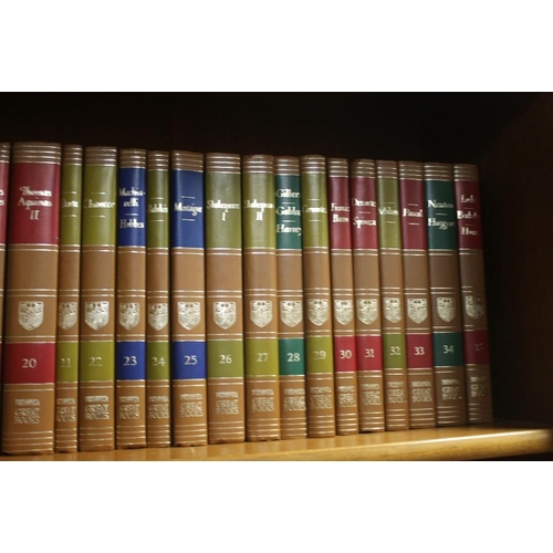 140 - GREAT BOOKS OF THE WESTERN WORLD, 55 volume set published by Encyclopaedia Britannica 1988/89