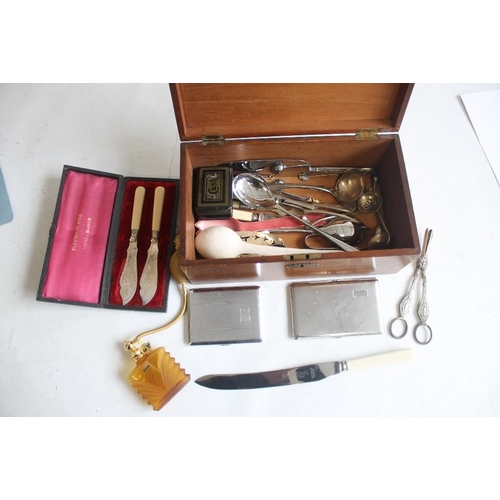 30 - A MAHOGANY BOX OF COLLECTABLES, to include grape scissors, silver handle cake slice etc