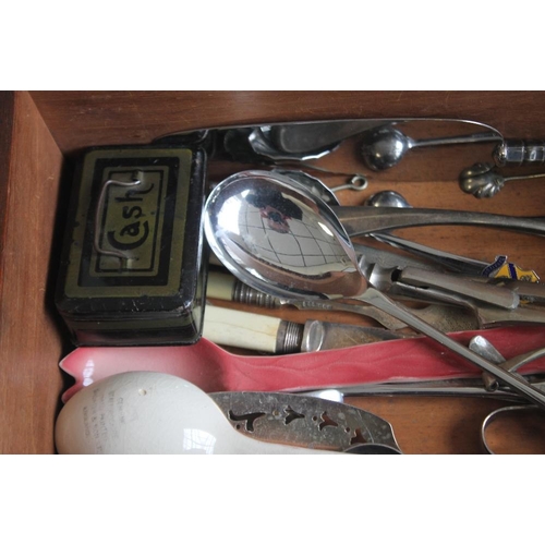 30 - A MAHOGANY BOX OF COLLECTABLES, to include grape scissors, silver handle cake slice etc