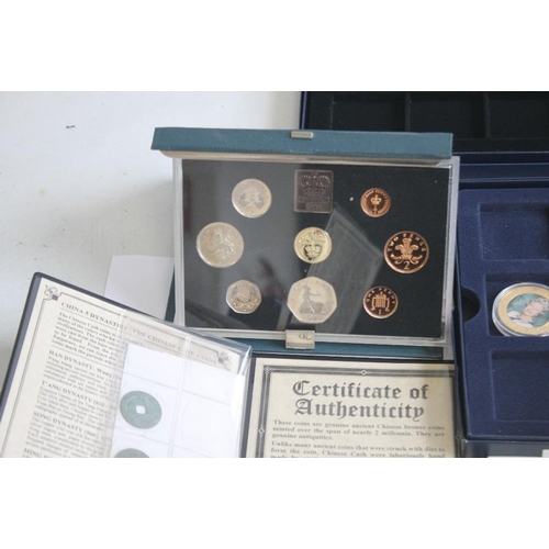 43 - A COLLECTION OF MODERN PROOF AND COMMEMORATIVE COINS AND MEDALS, to include a 1984 proof set, a silv... 