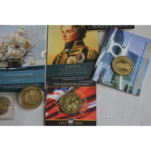 43 - A COLLECTION OF MODERN PROOF AND COMMEMORATIVE COINS AND MEDALS, to include a 1984 proof set, a silv... 