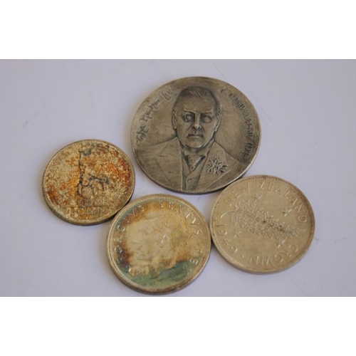 50 - A 1903 JOSEPH CHAMBERLAIN VISIT TO SOUTH AFRICA SILVER MEDAL, along with a South Africa 1952 crown, ... 