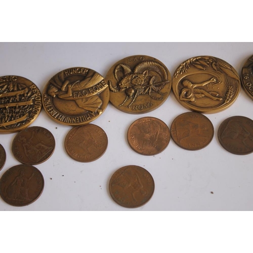 58 - A COLLECTION OF BRITISH AND WORLD COINS AND A GROUP OF FAO BRONZE MEDALLIONS, to include two New Gui... 